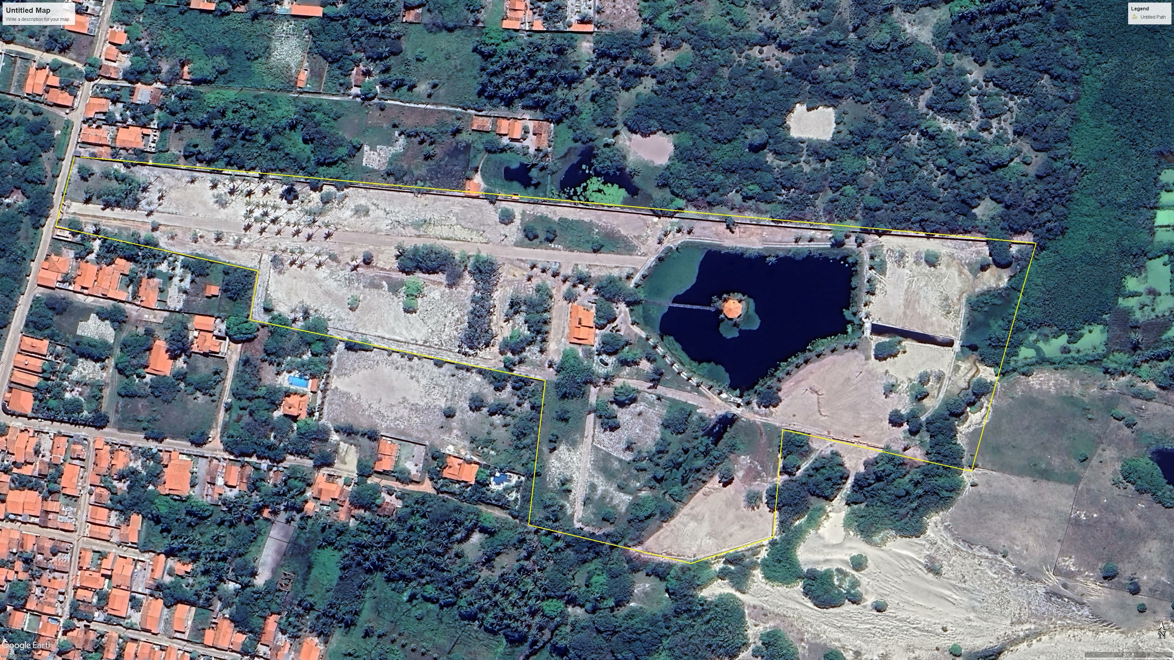 Vista aérea do condomínio Lençóis com zoom detalhado na lagoa central e lotes.